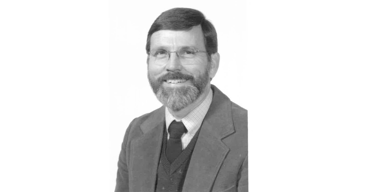 Black and white photo of man in tie and suit.
